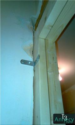 Fixation de l\'encadrement de porte